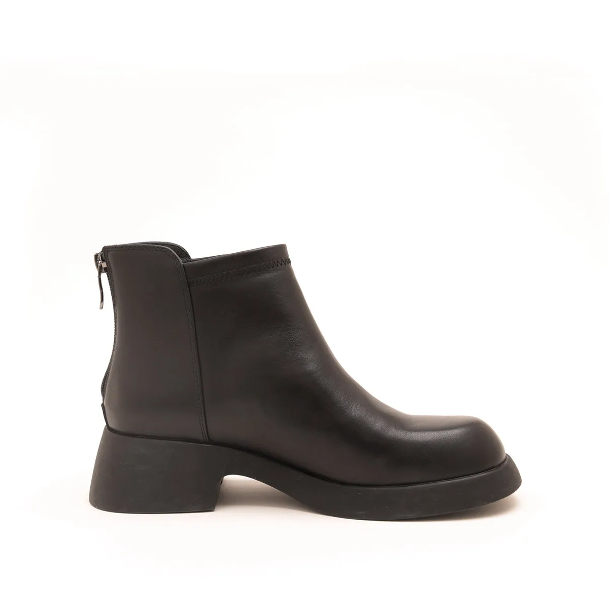 Black cowhide women's leather boots