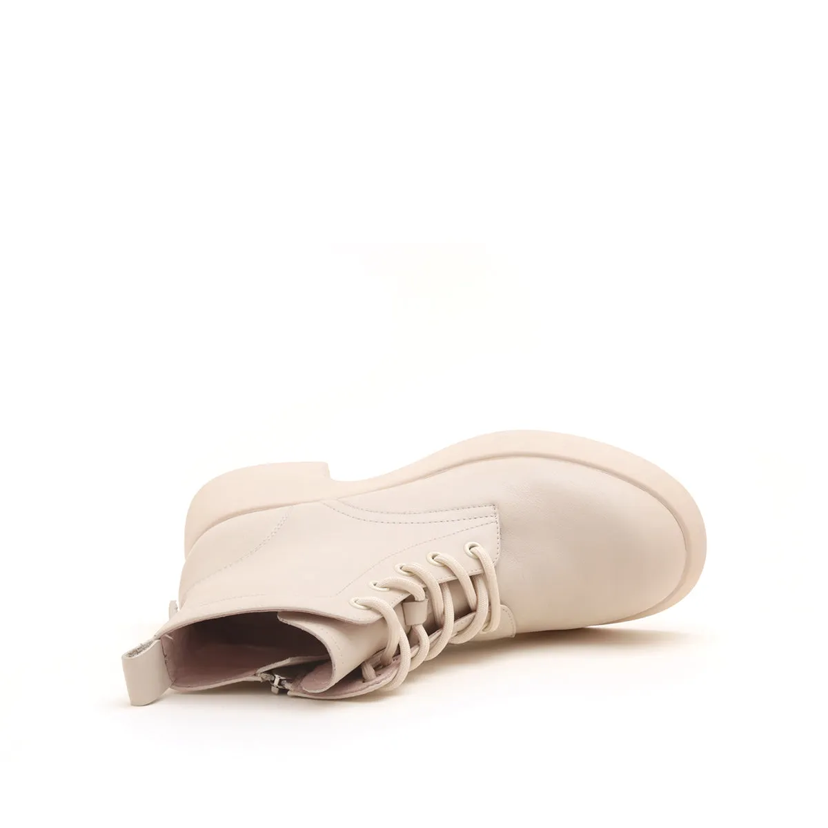 Off-white cowhide women's leather boots