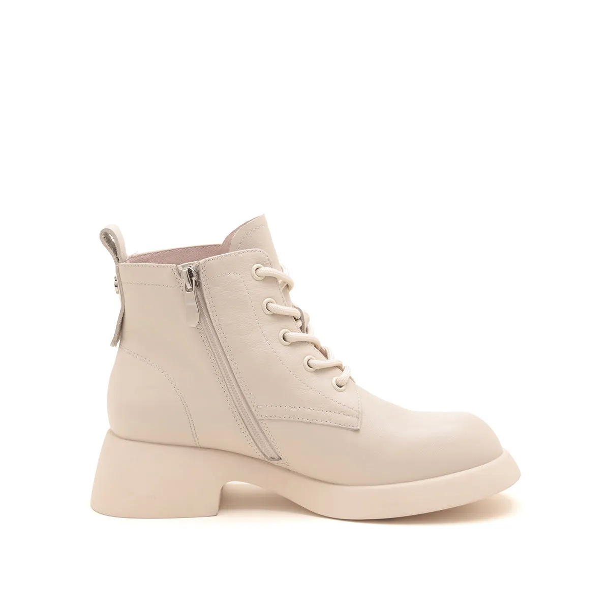 Off-white cowhide women's leather boots