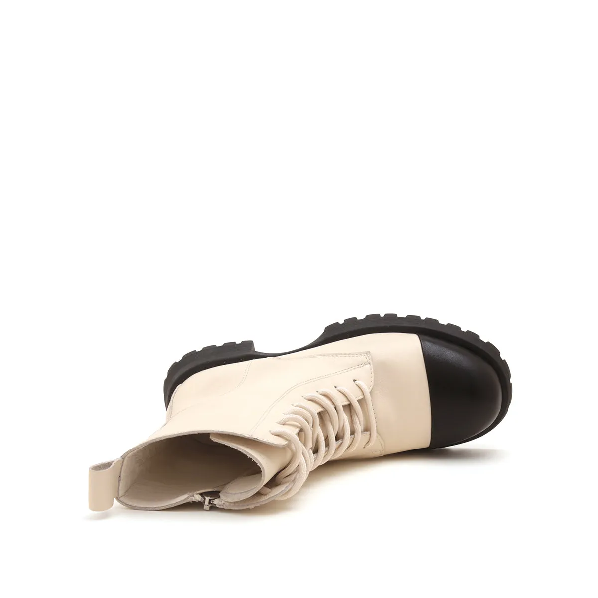 Off-white/black cowhide leather boots